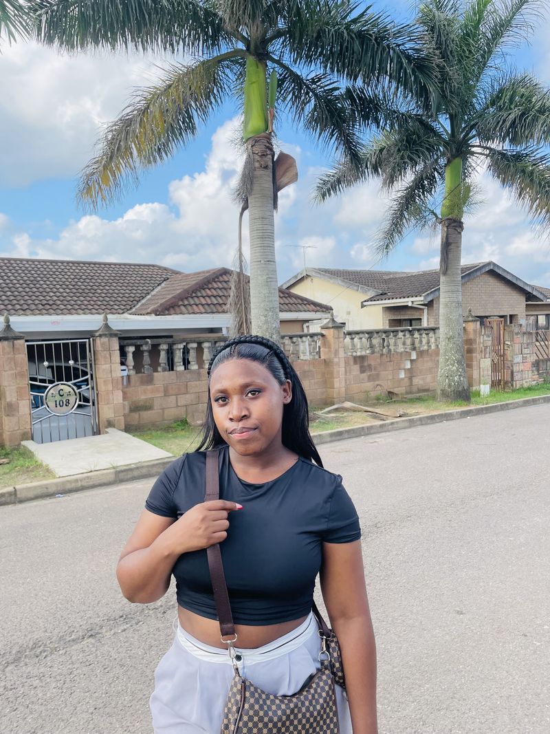 Ayanda, 23