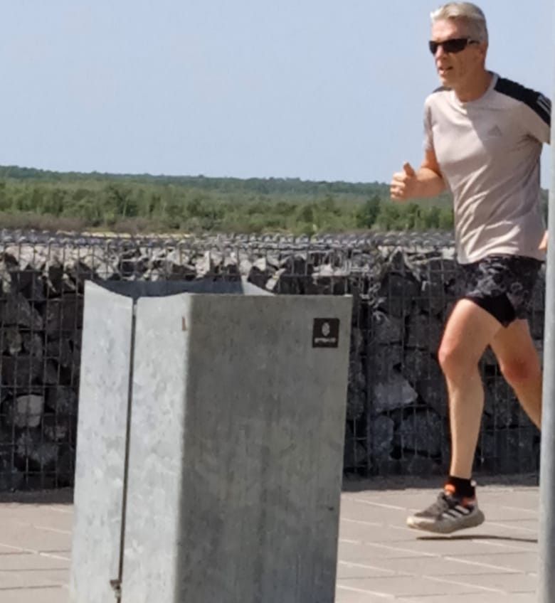 Fernando, 63
