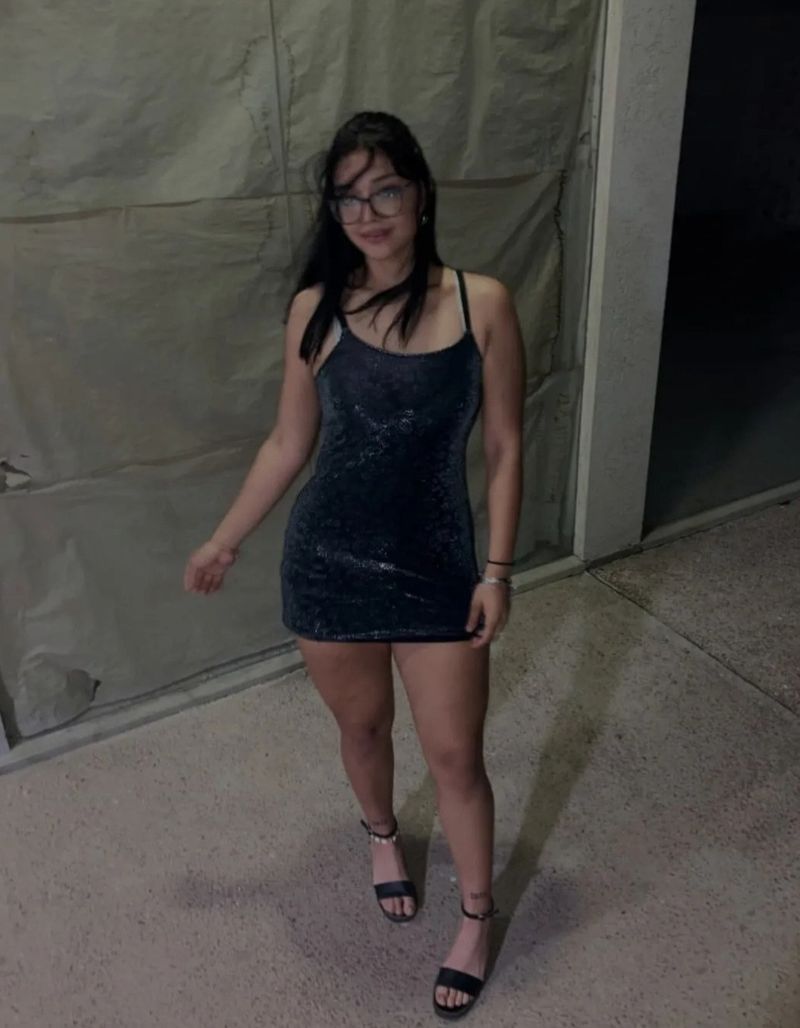 Luciana, 23