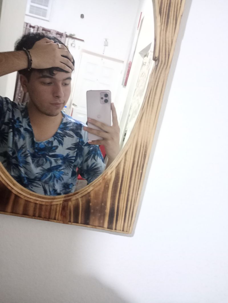 Lorenzo, 21