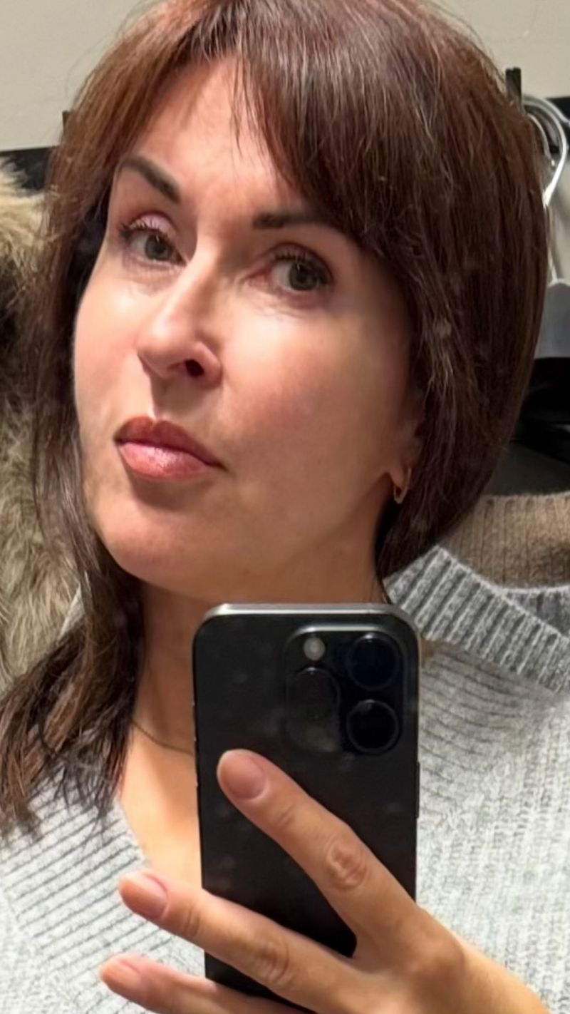 Joana, 44