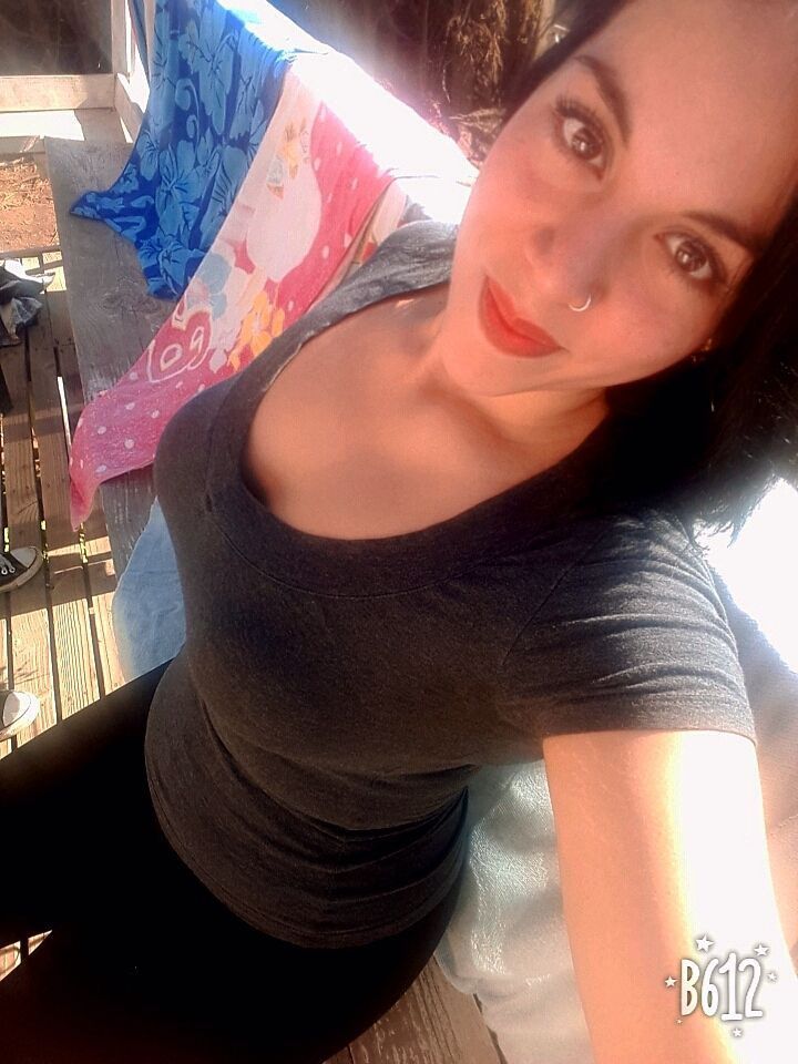 Javiera, 27