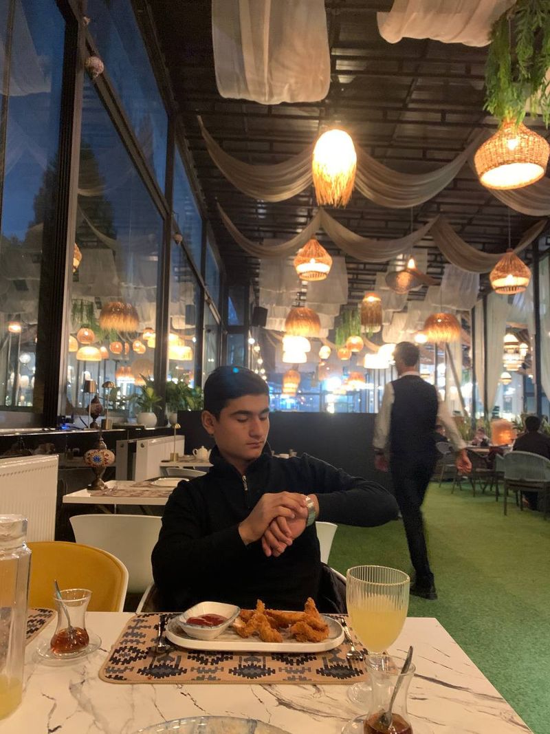 Farrux, 22