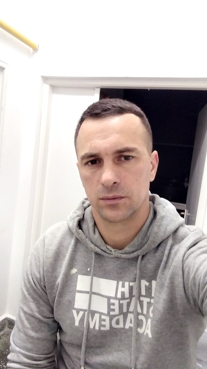Kamil, 41