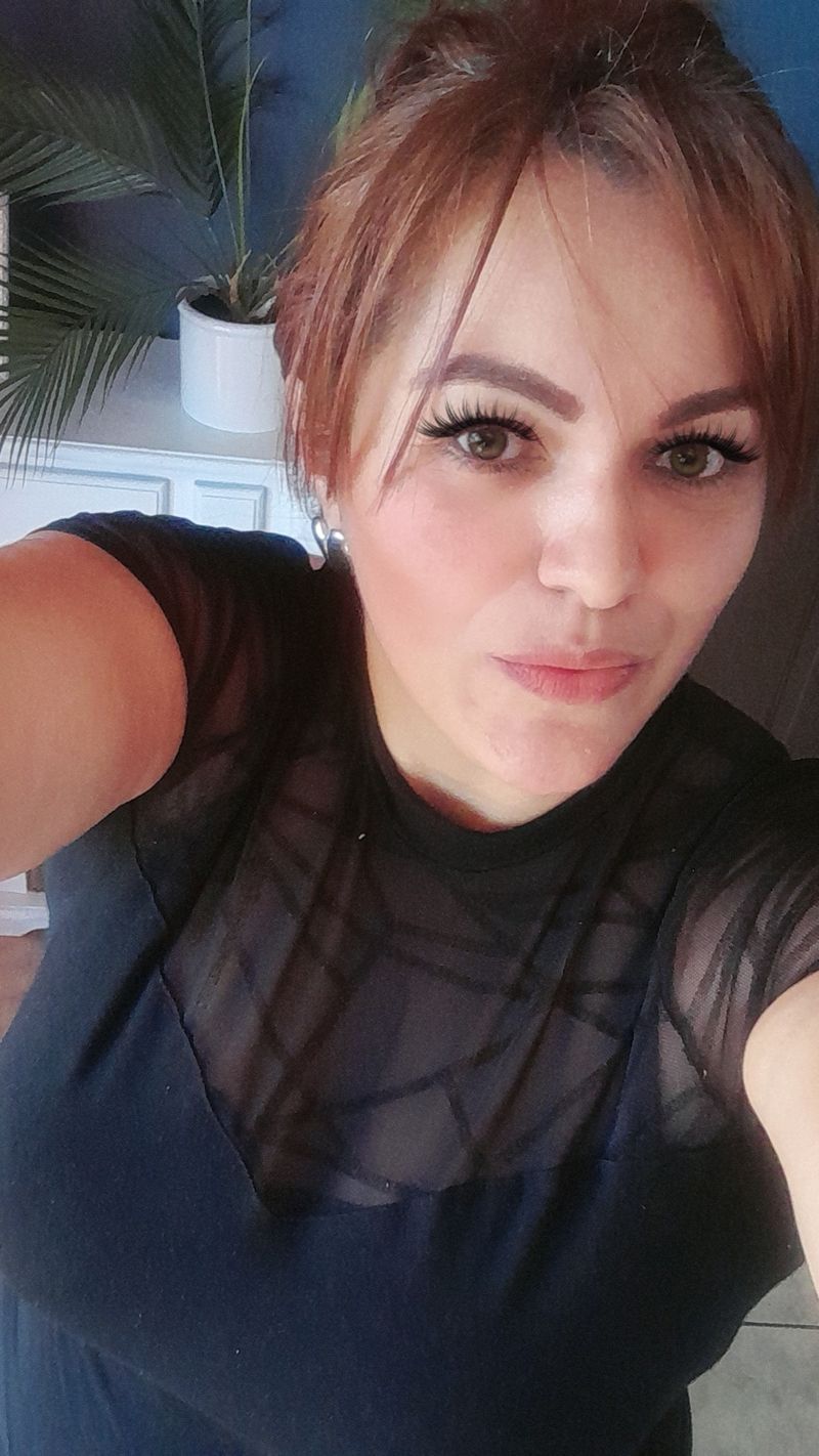 Vanessa, 47