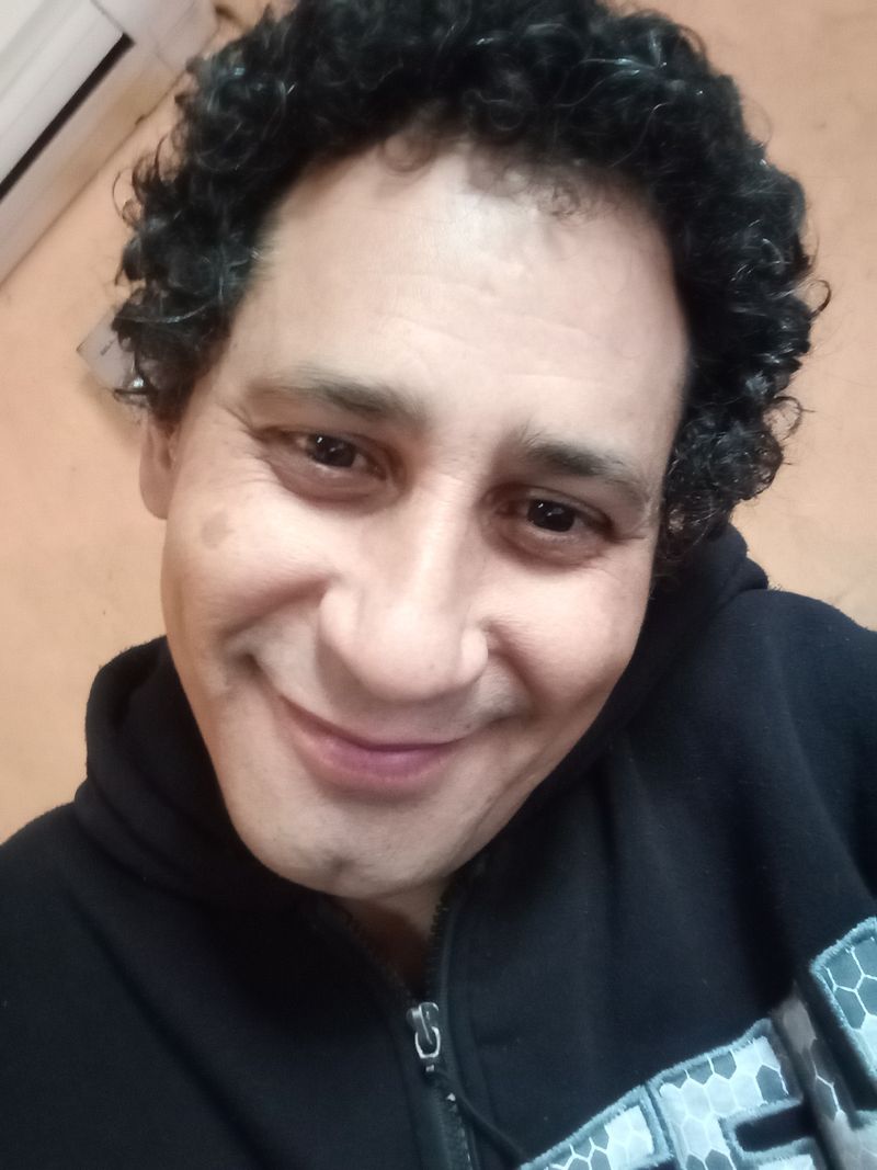 Antonio, 44