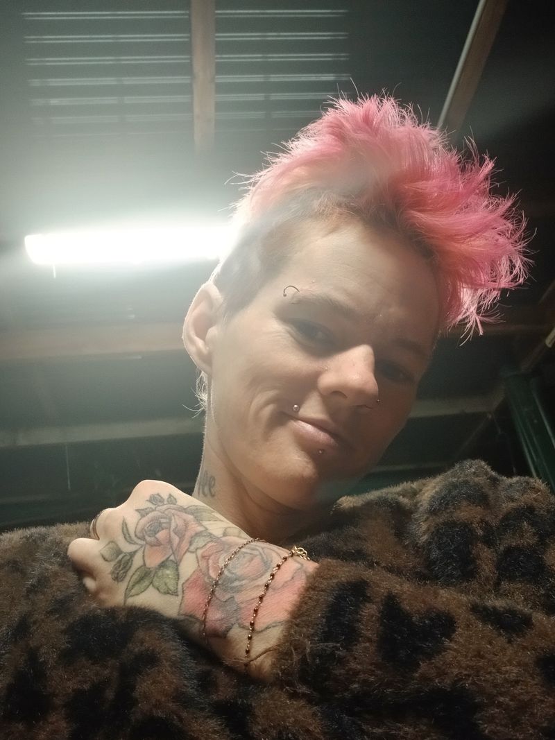 Nikki, 33