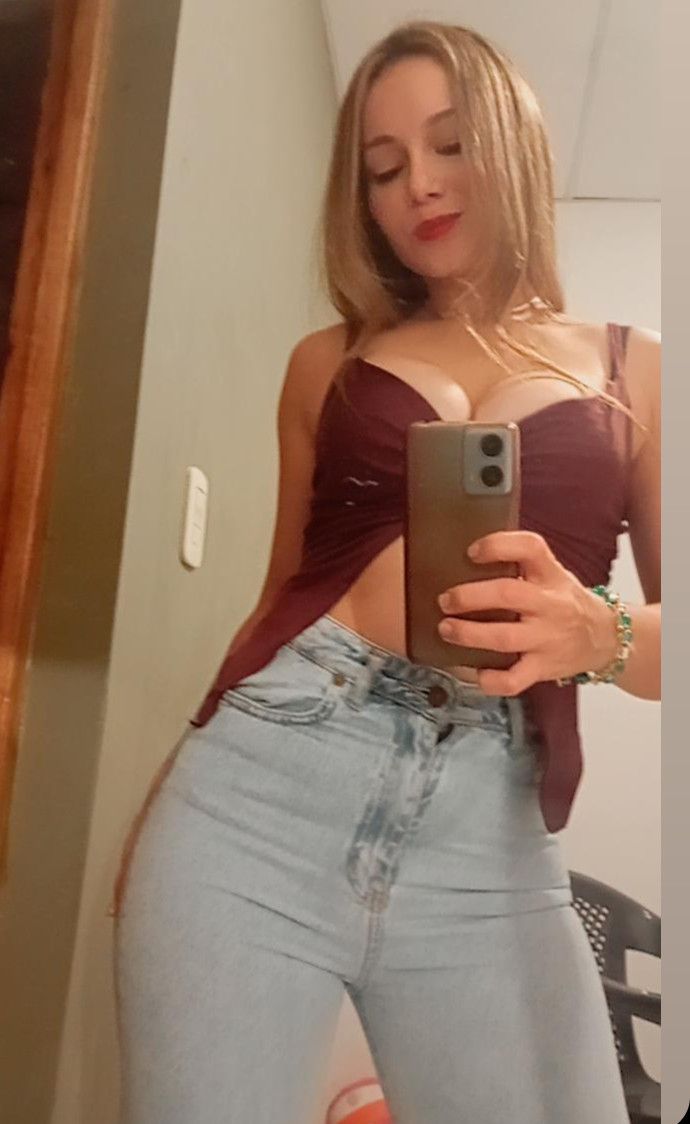 Andrea, 29