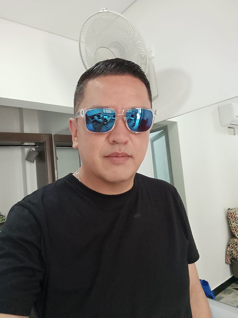 Andy, 42