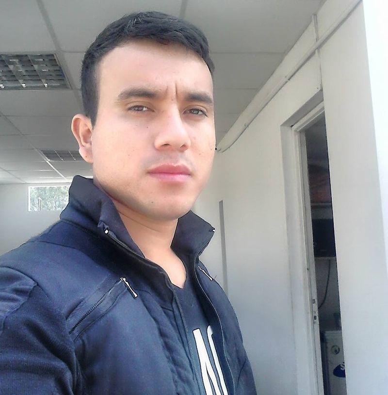 Carlos, 35
