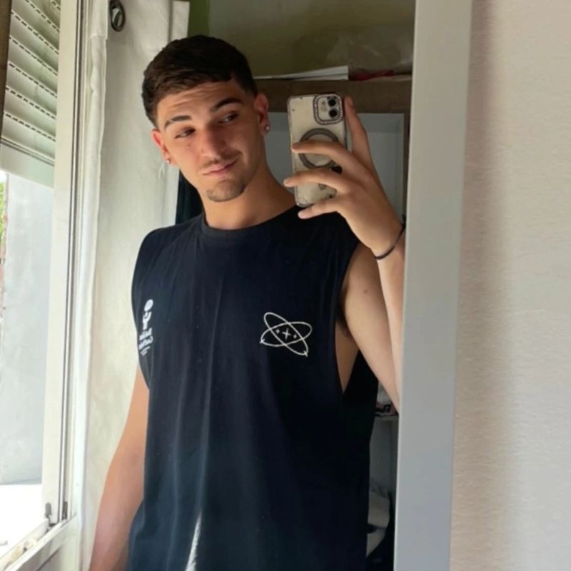 Facu, 21