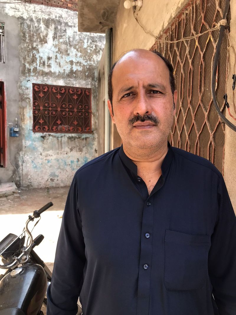 Mfarooq, 53