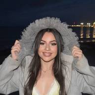 Carla, 24