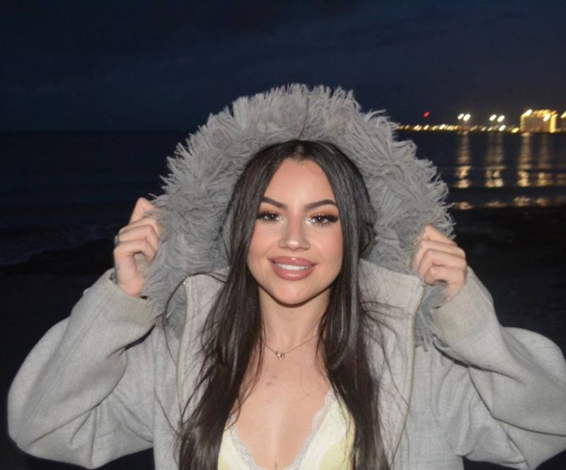 Carla, 24