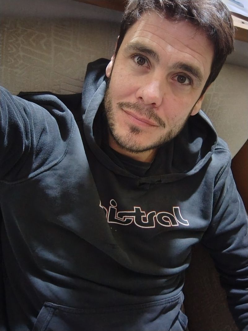 Gustavo, 36