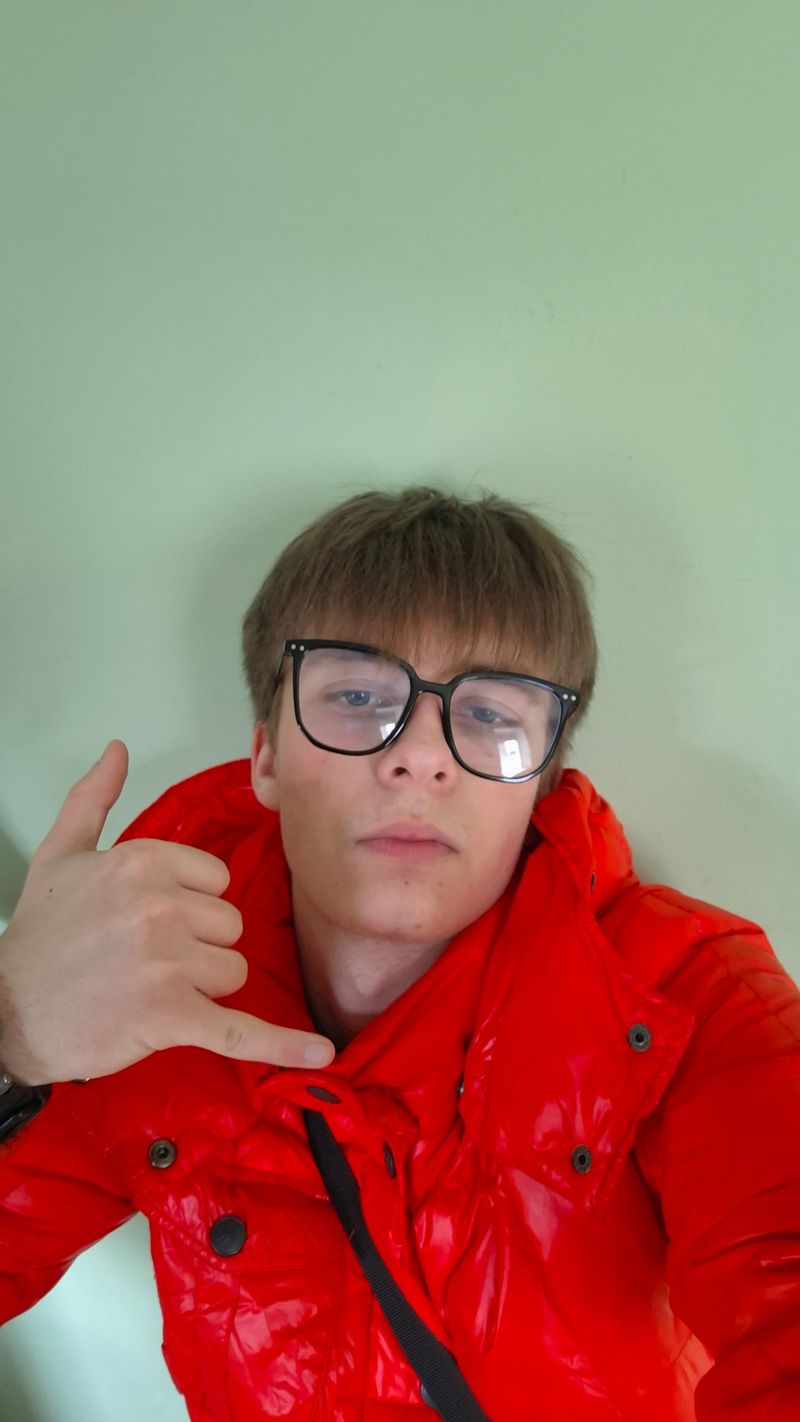 Даня, 18