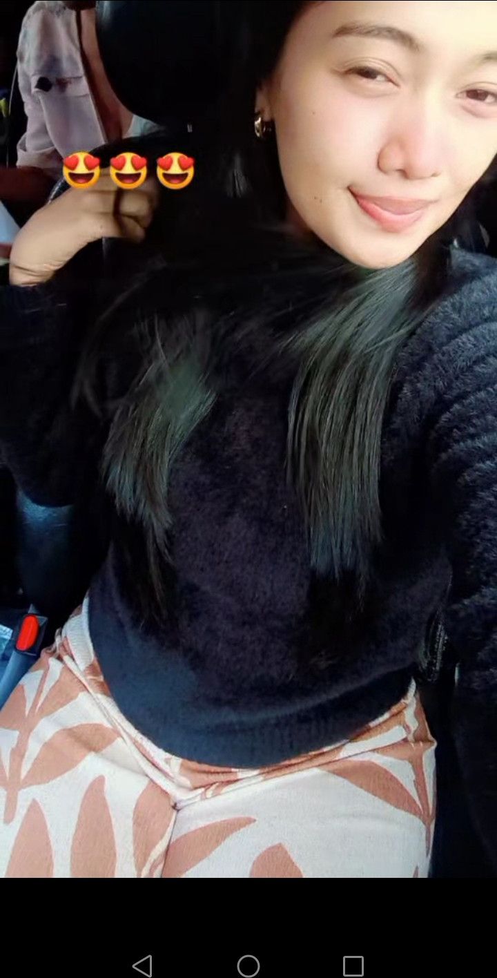 Alexandra, 28