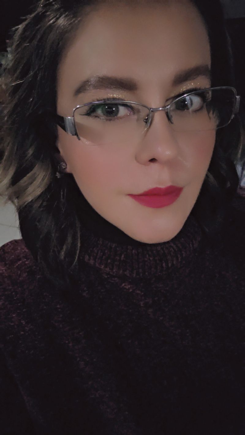 Adri, 33