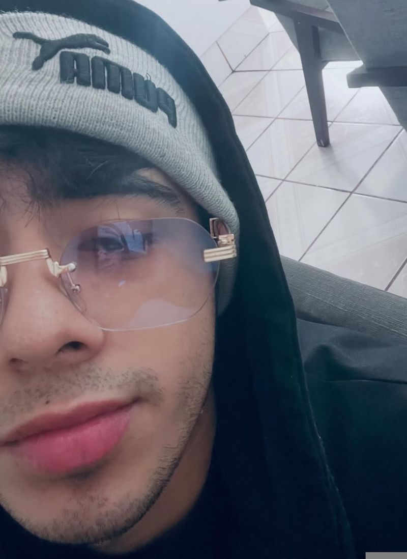 Victor, 25