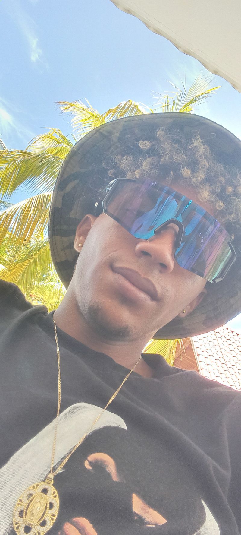 Luis, 22