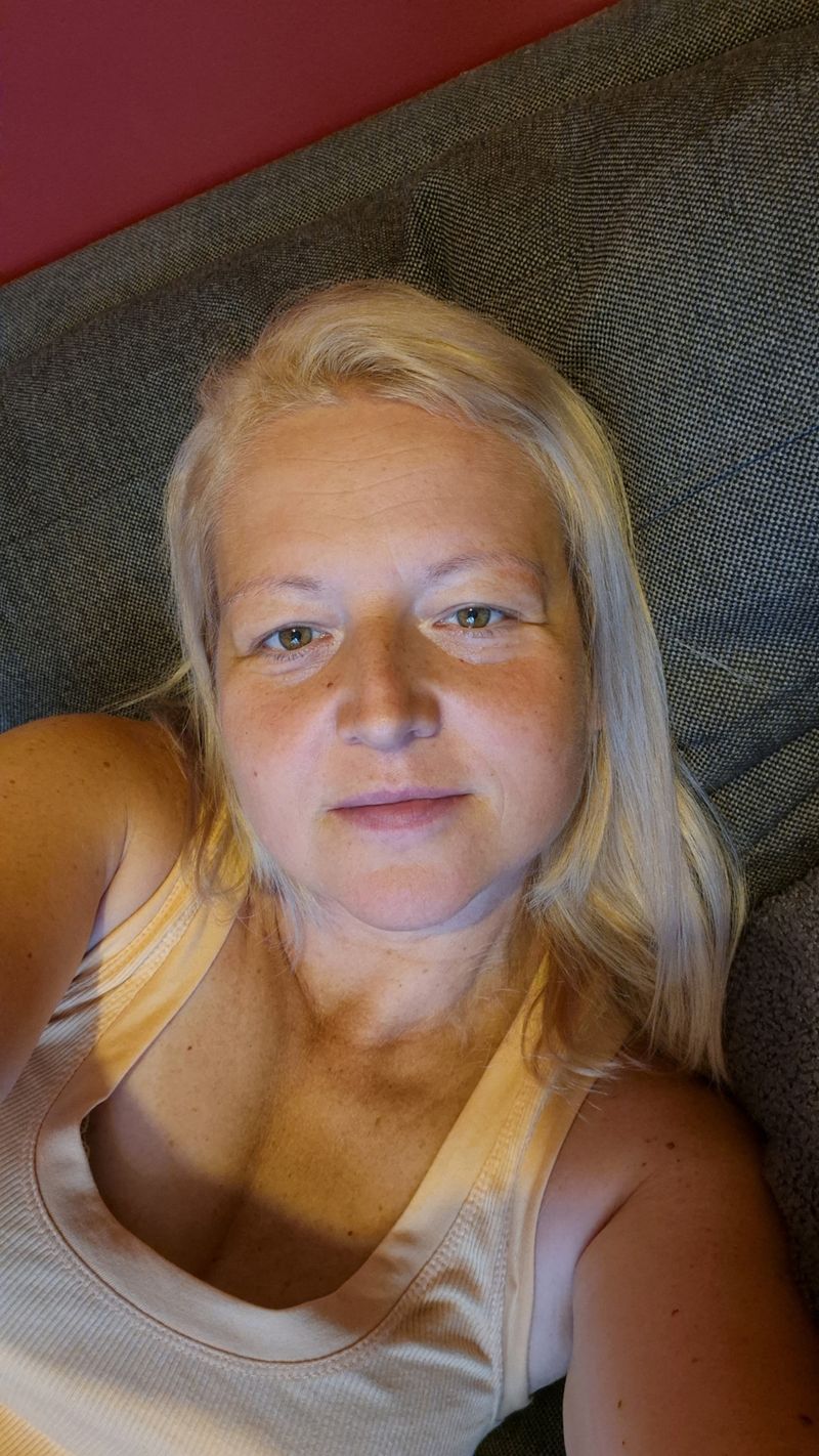 Ewa, 46