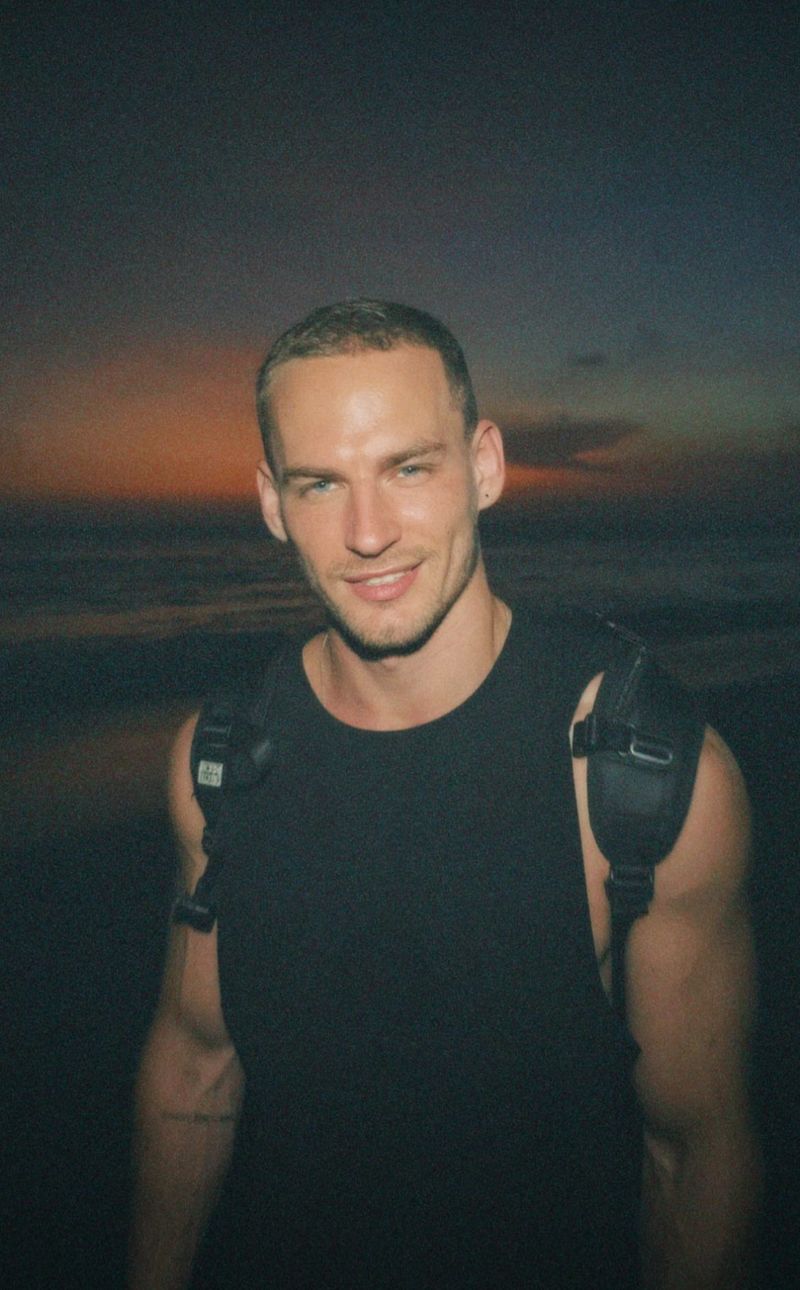 Макс, 24