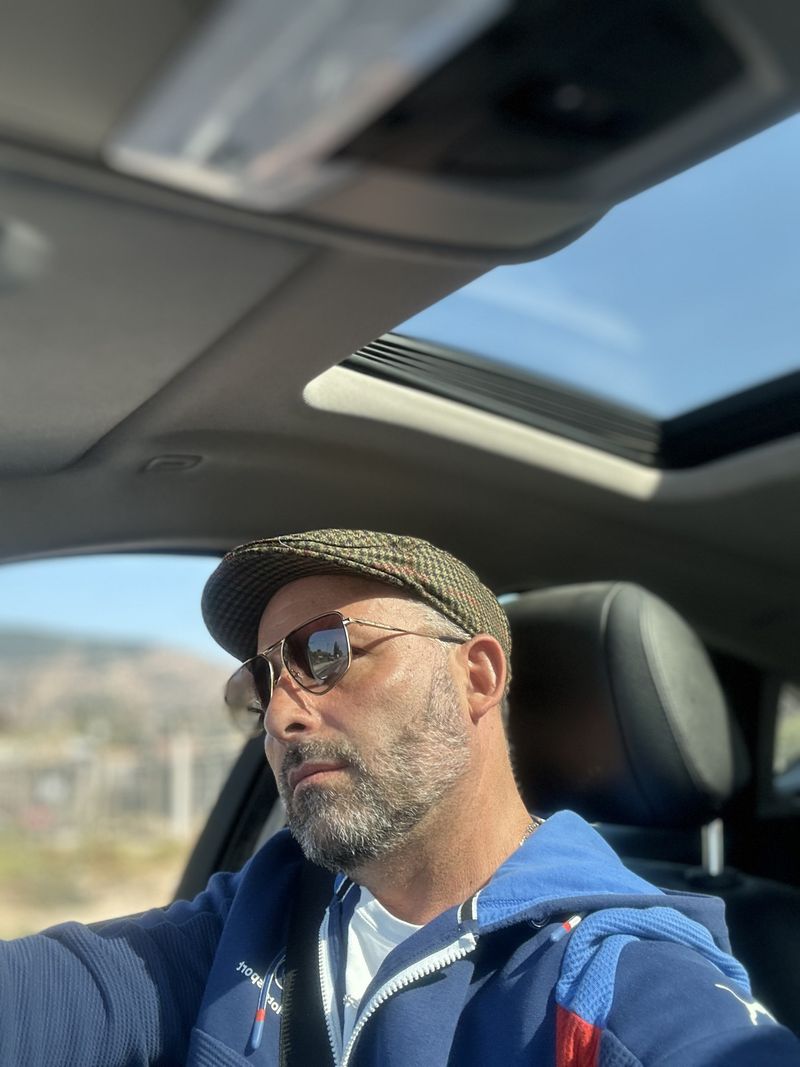Sergio, 48