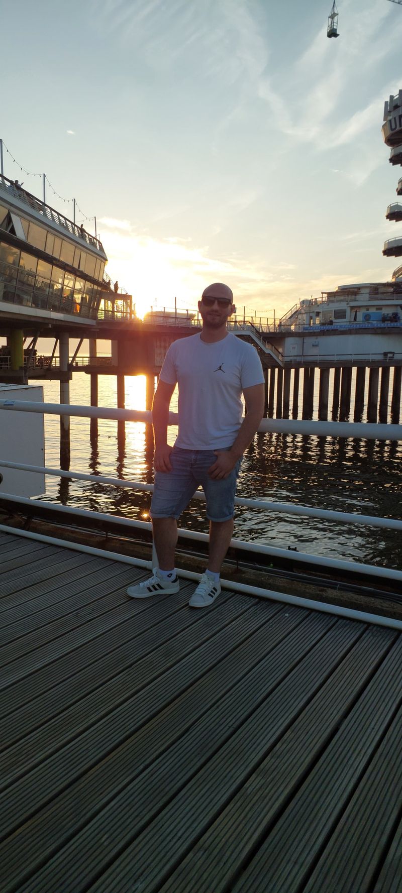 Alex, 28