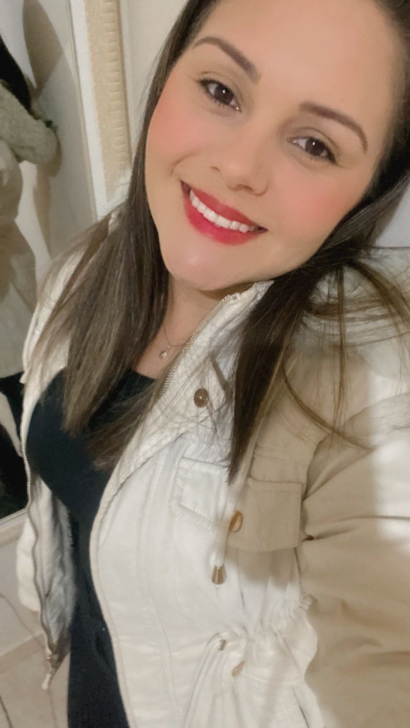 Priscila, 35