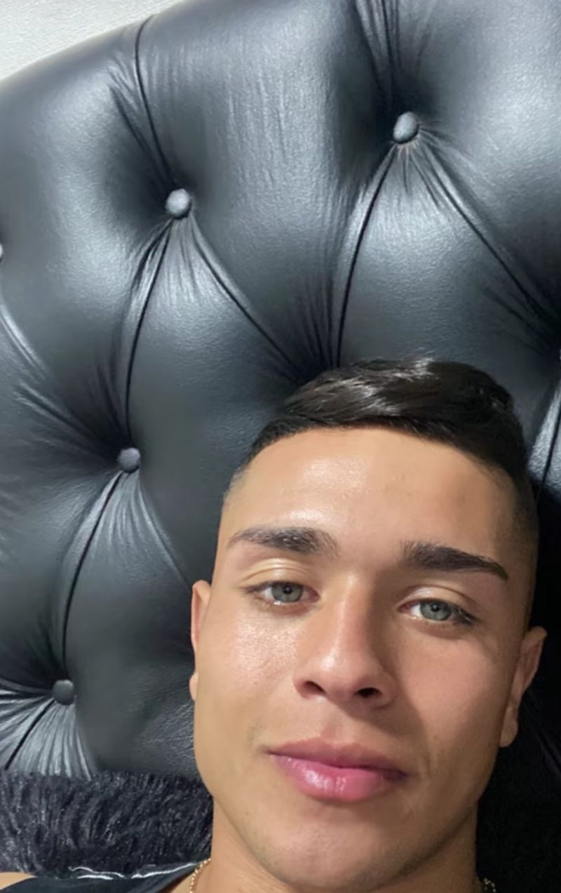 Roman, 25