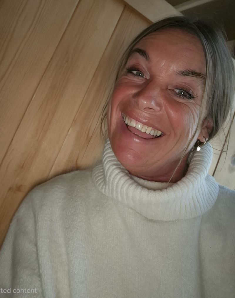 Ange Hepworth, 55