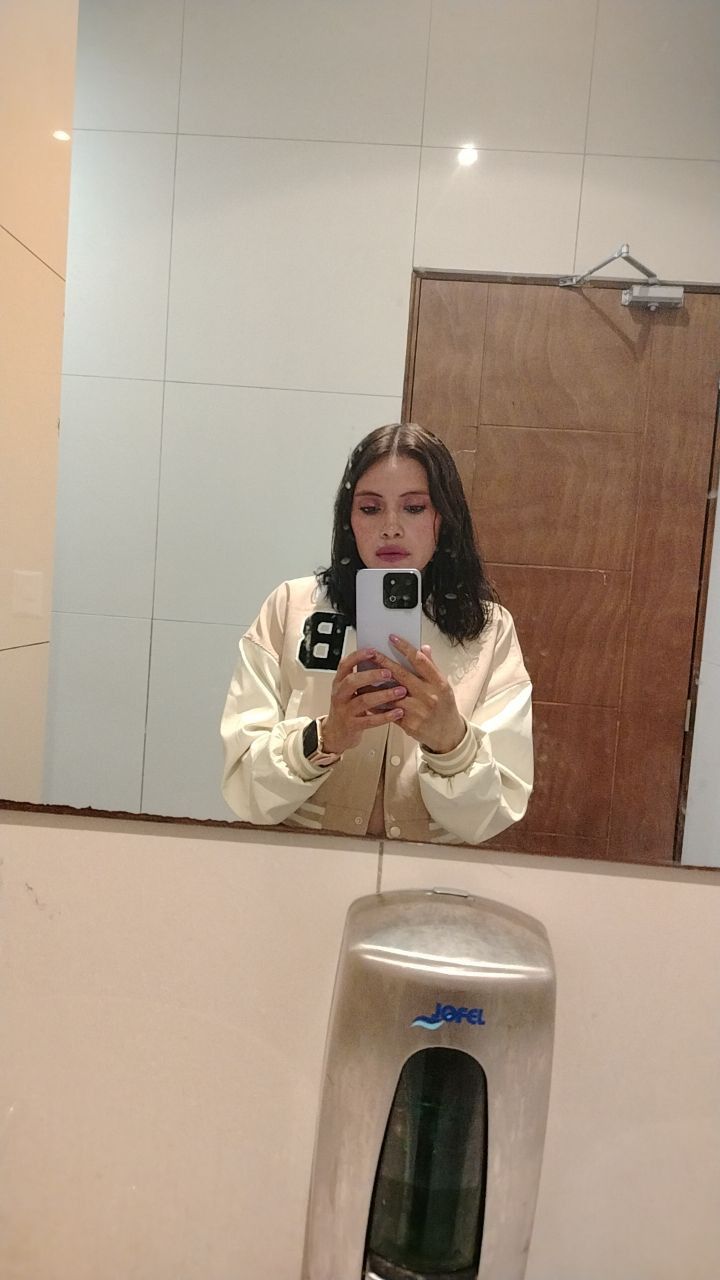 Natalia, 25