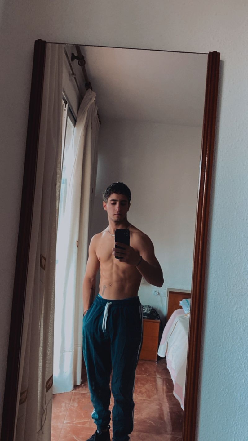 Sergio, 25