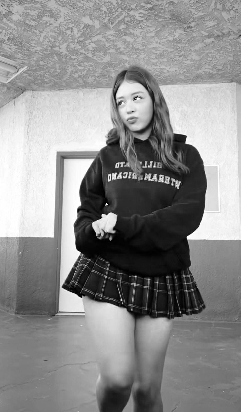 Camila Stefani, 25
