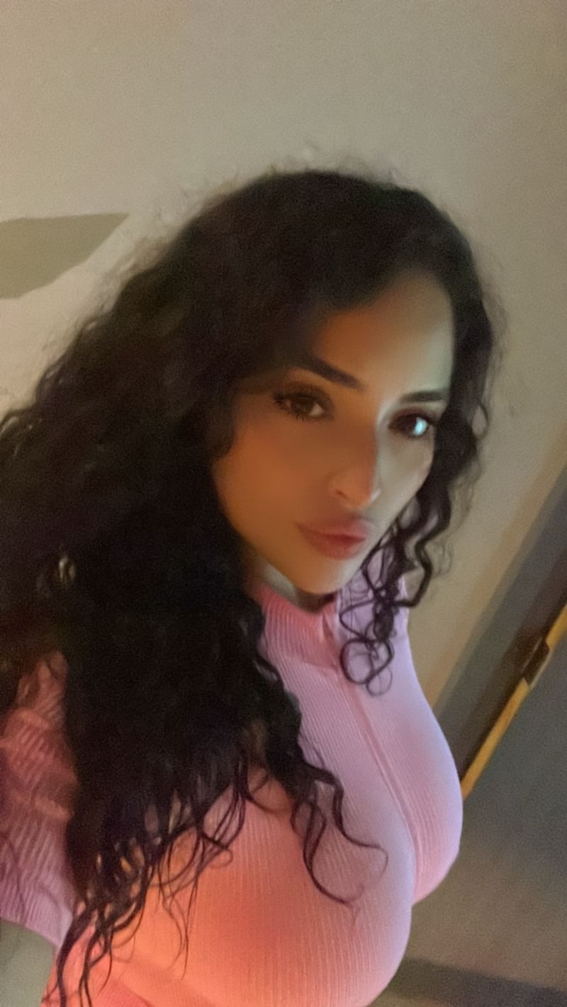 She, 24