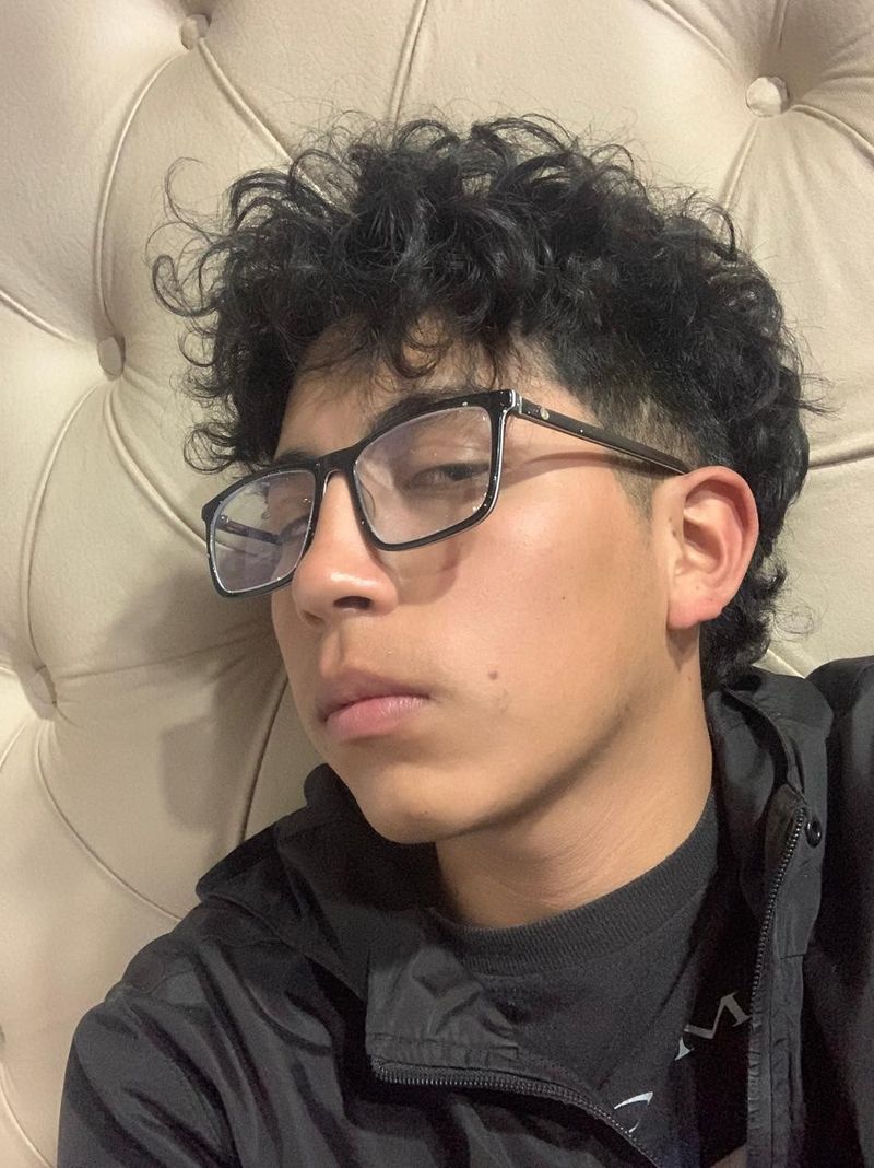 Patricio, 19