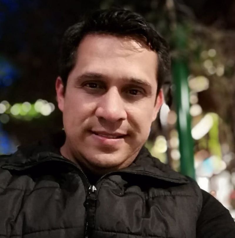 Gustavo, 48