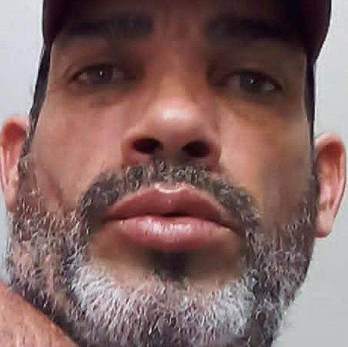 Javi, 51