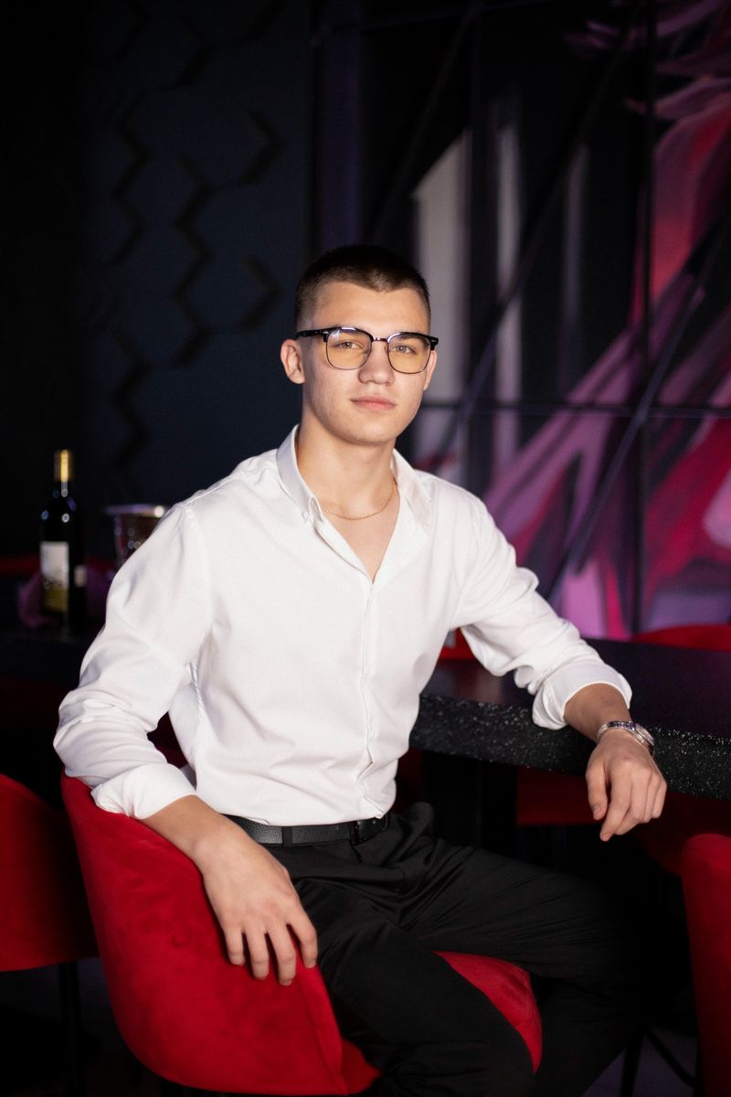 Александр, 22