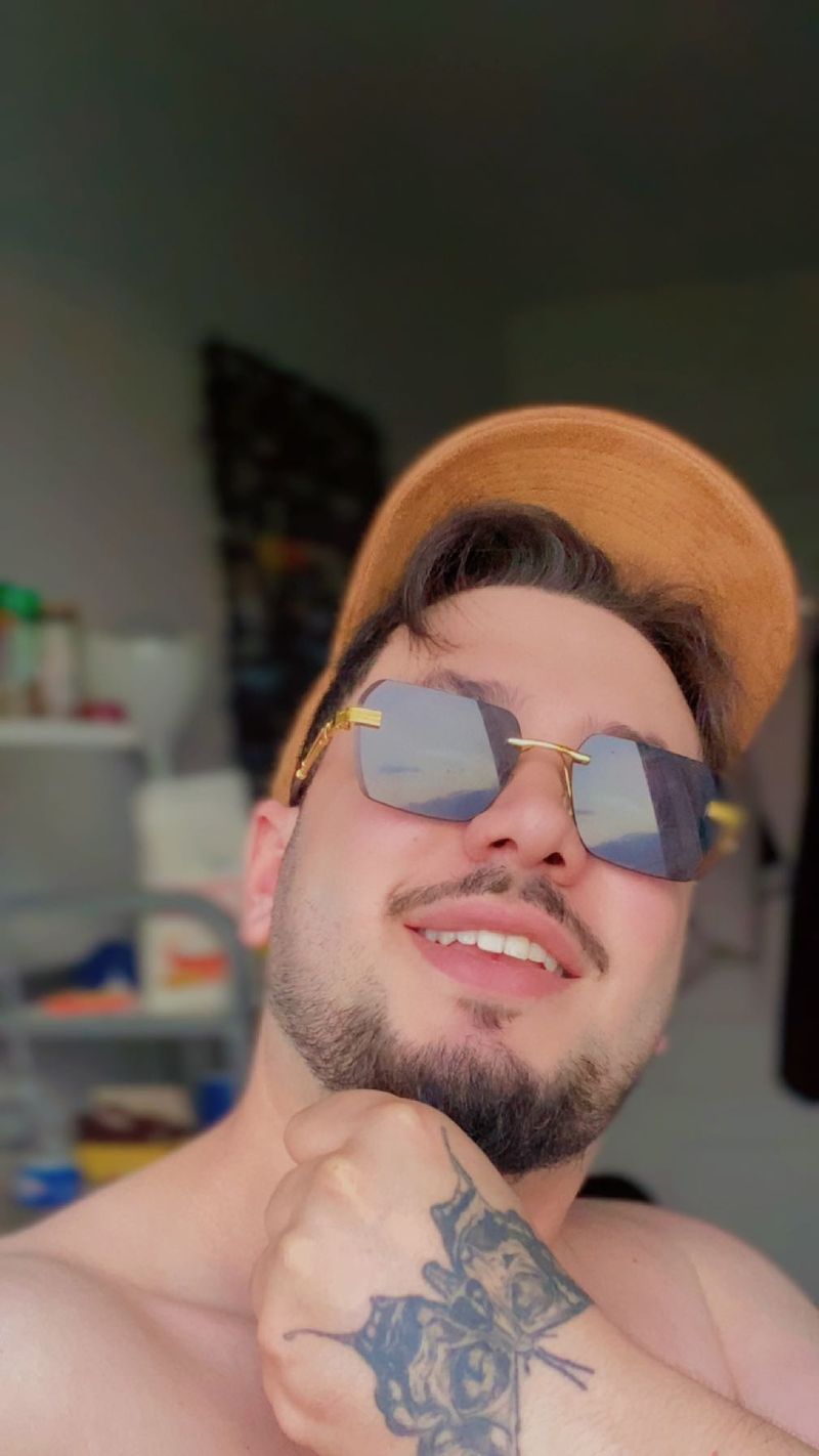 Mika, 27