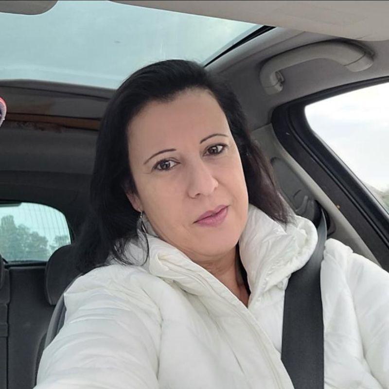 Cris, 48