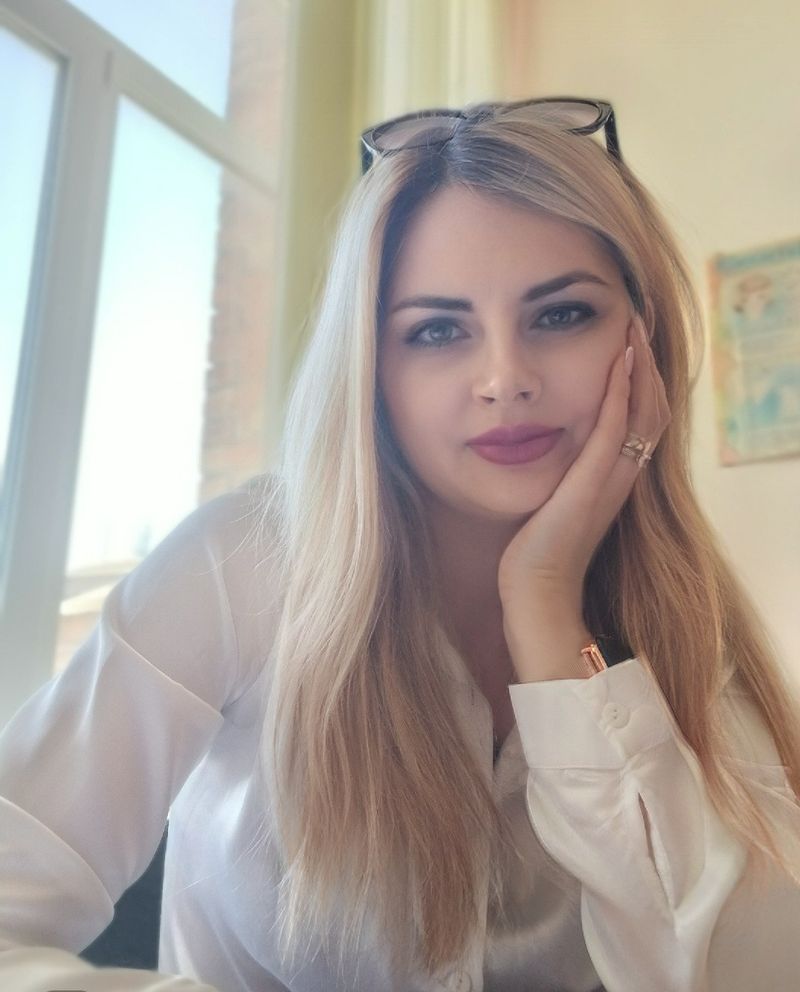 Альбіна, 34