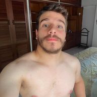 Héctor, 28
