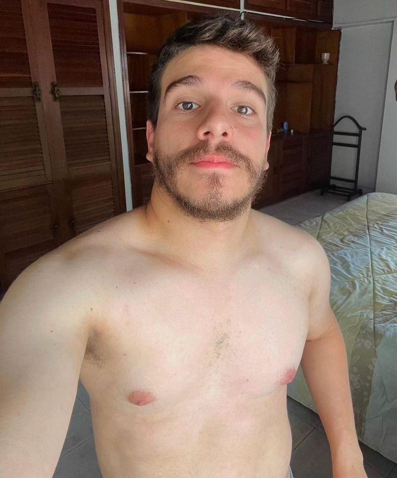 Héctor, 28