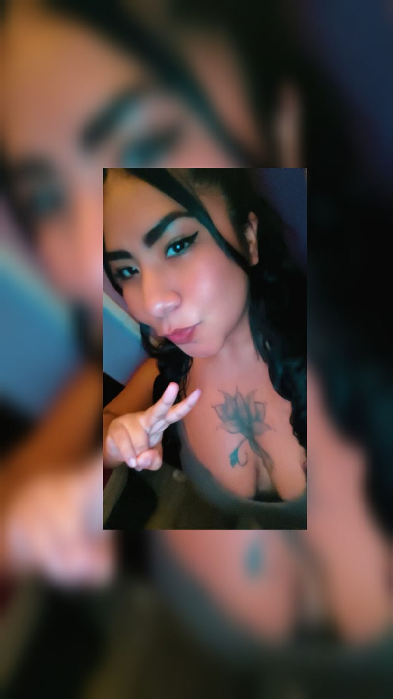 Nicole, 24