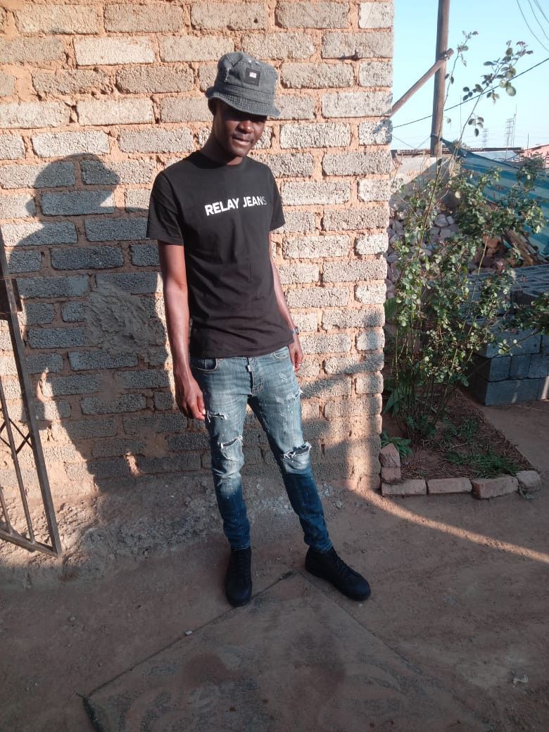 Bongani, 23