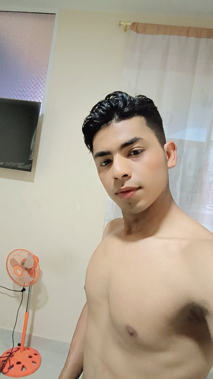 Alexis, 25