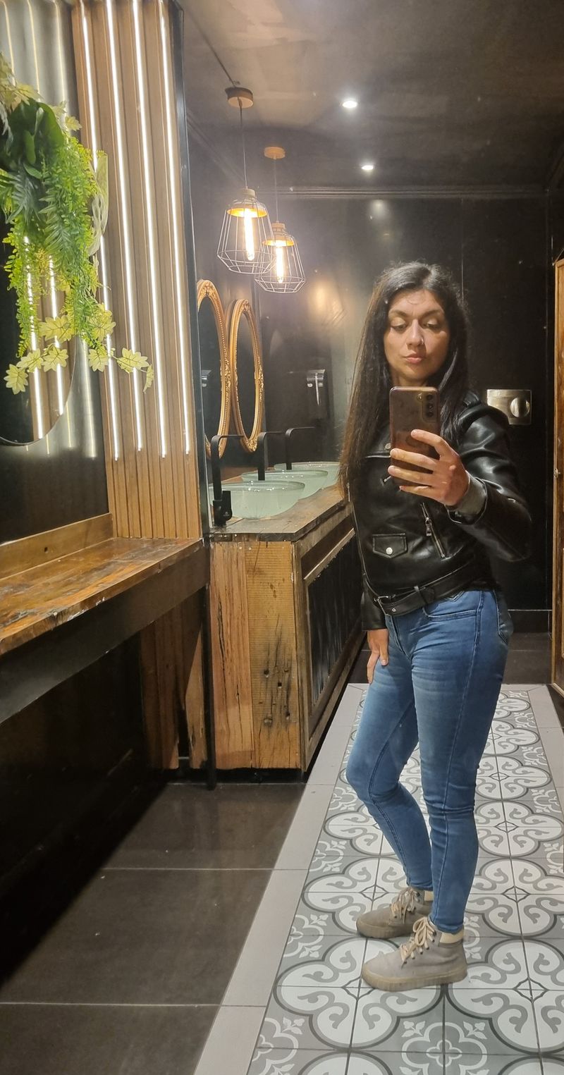Karen, 37