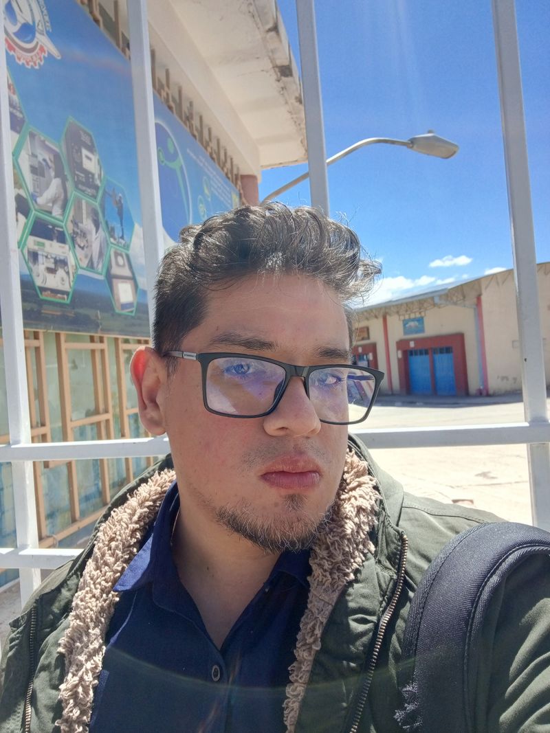 Alejandro, 33