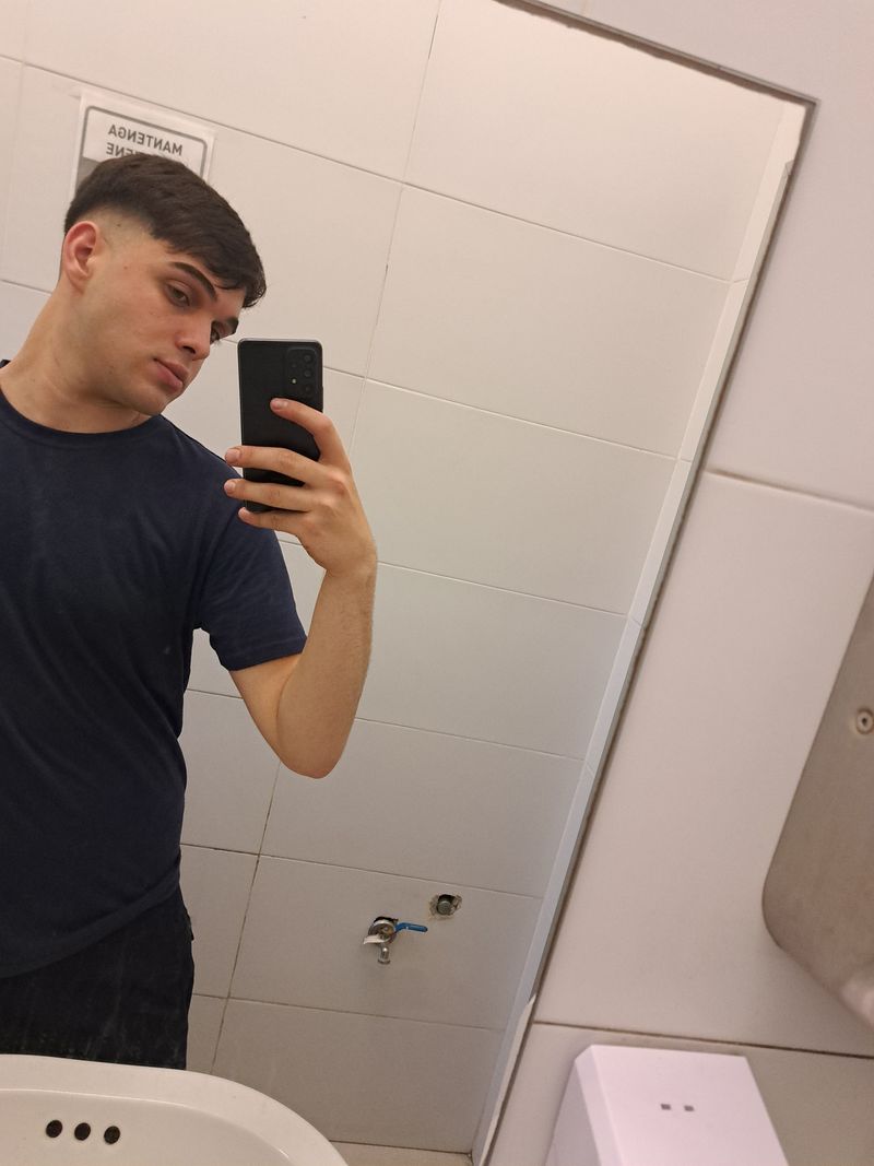 Nicolas, 19